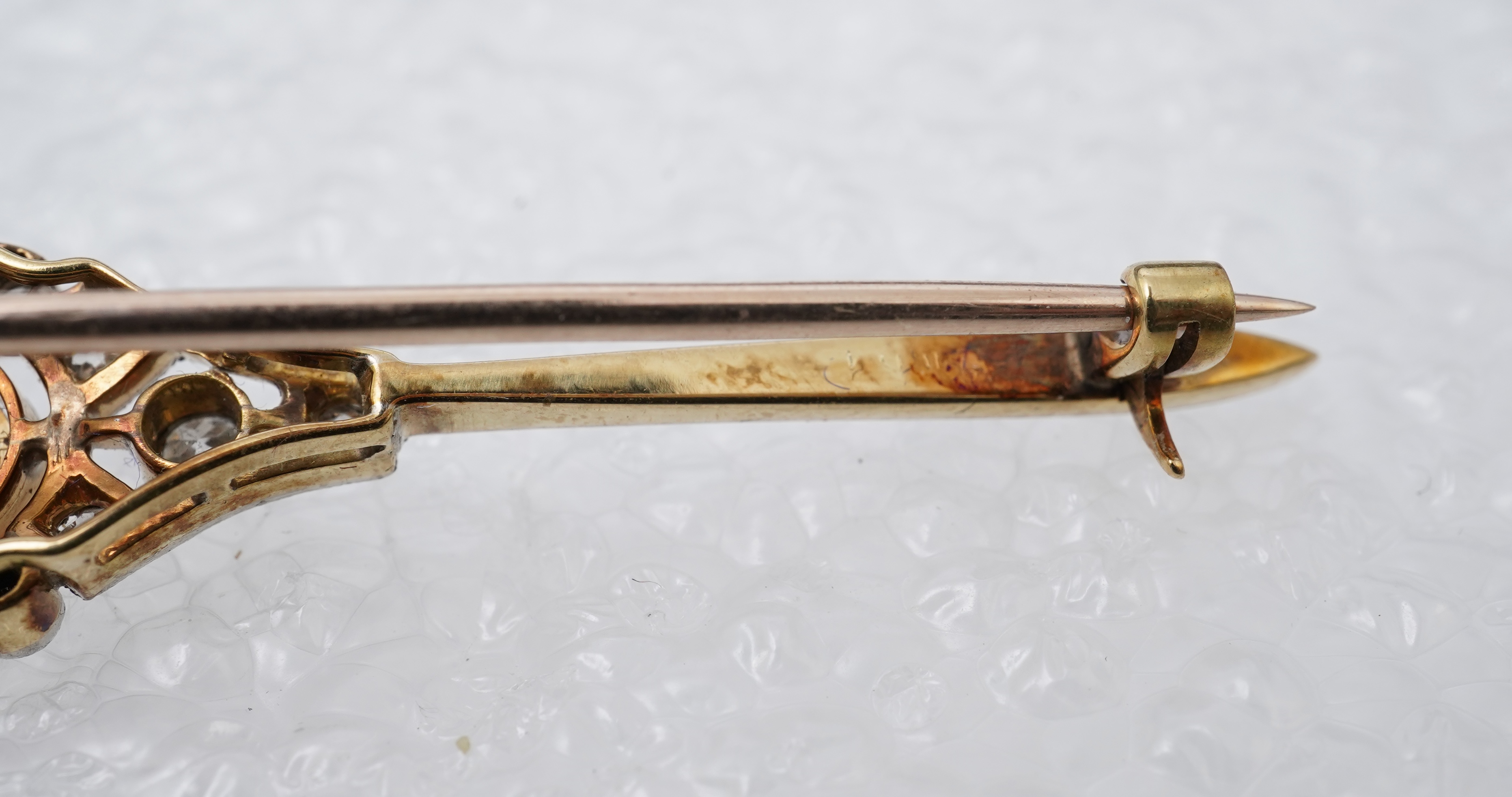 A diamond bar brooch, early 20th century
